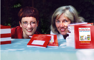 Christine und Heike Kern freuen sich über ihr erstes gemeinsames Buch